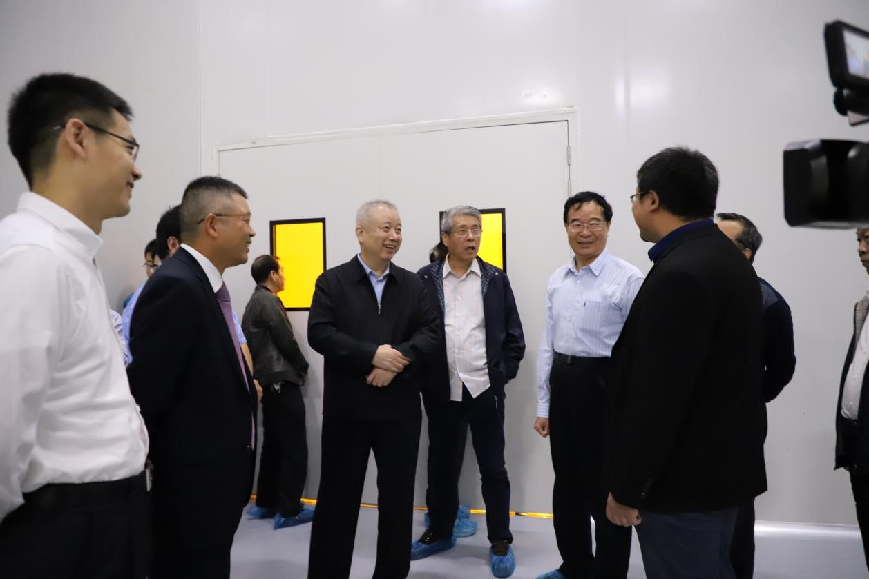 兩岸企業(yè)家峰會信息產(chǎn)業(yè)推介小組召集人、工信部原副部長劉利華一行蒞臨恒坤光刻膠工廠調(diào)研。